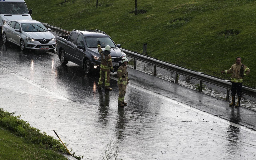 İstanbul'da sağanak nedeniyle trafik kazaları meydana geldi - Resim: 2