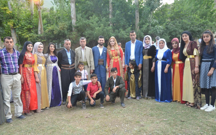 Şırnak'ta aşiret düğününde gelin ve damada takılan takılar dudak uçuklattı - Resim: 4