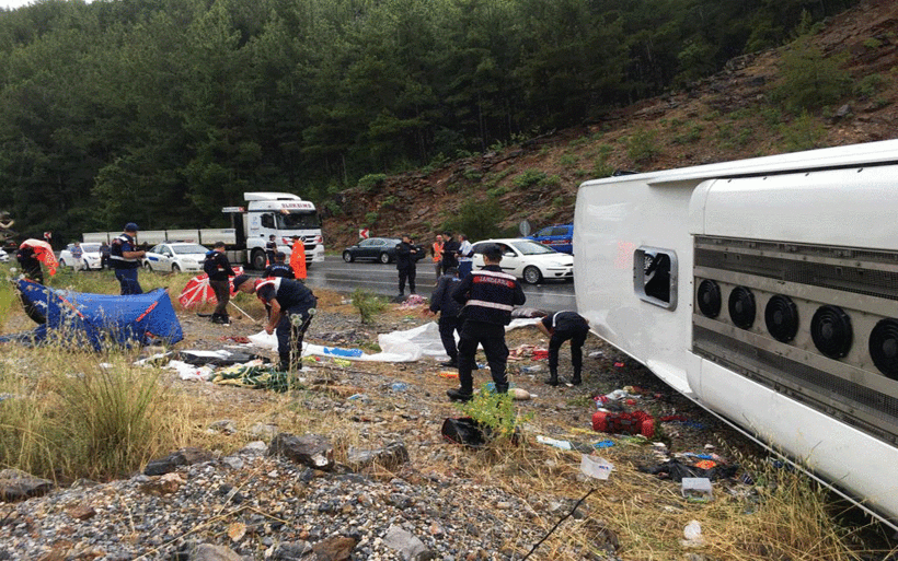 Antalya Akseki'de yolcu otobüsü devrildi! Çok sayıda yaralı var - Resim: 1