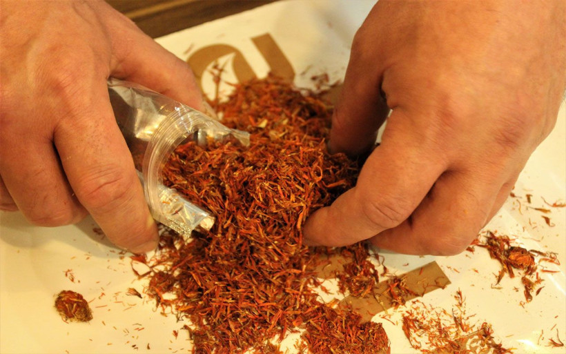 Sahtekarlar yalancı safranı boyayıp 40 bin liraya satıyor - Resim: 2