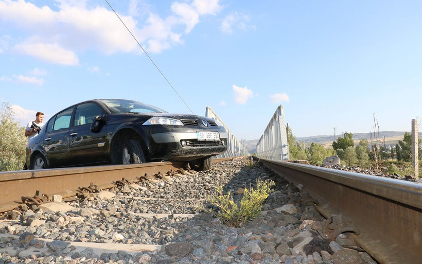 Sivas'ta tren raylarında büyük panik - Resim: 1