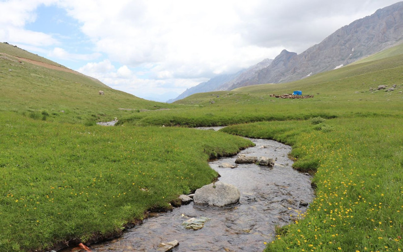 Bolkar zirvesindeki kar ve göl manzarası ziyaretçilerini mest ediyor - Resim: 4