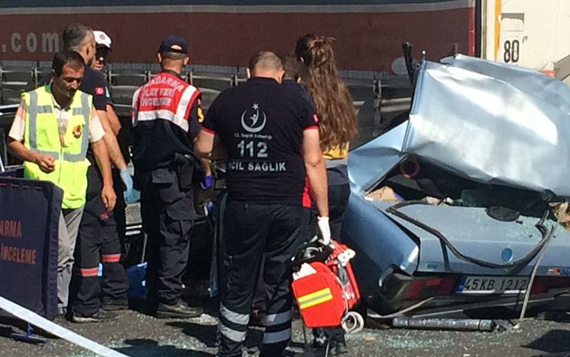 Manisa’da bir aileyi yok eden kaza anı güvenlik kamerasında - Resim: 3