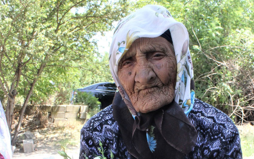 Bursa'da 119 yaşına giren nineye sürpriz doğum günü kutlaması - Resim: 1