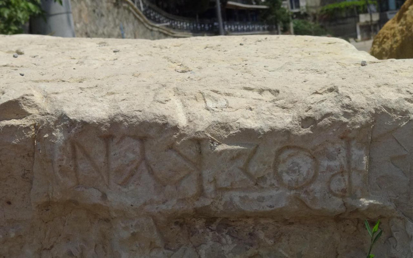 İnsaf dedirten görüntüler! Yolu kapatmak için tarihi eser koymuşlar - Resim: 2