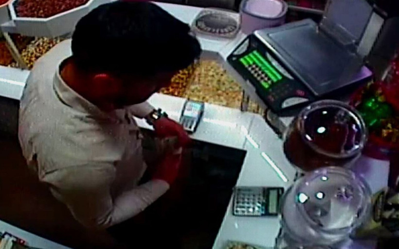 Niğde'de para çalan çalışan kameraya yakalandı - Resim: 3