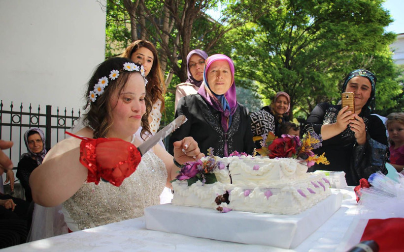 Down sendromlu Zeliha’nın gelinlik hayalini gerçekleştirdiler - Resim: 2
