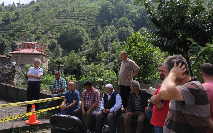 Köyün 200 yıllık tarihi taş köprüsü bir anda çöktü - Resim: 3