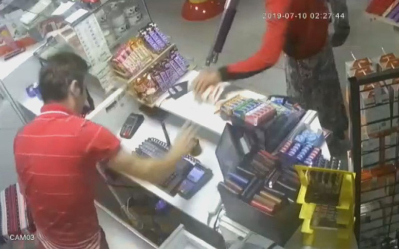 İstanbul Tuzla'da etekli soyguncular güvenlik kamerasında - Resim: 3