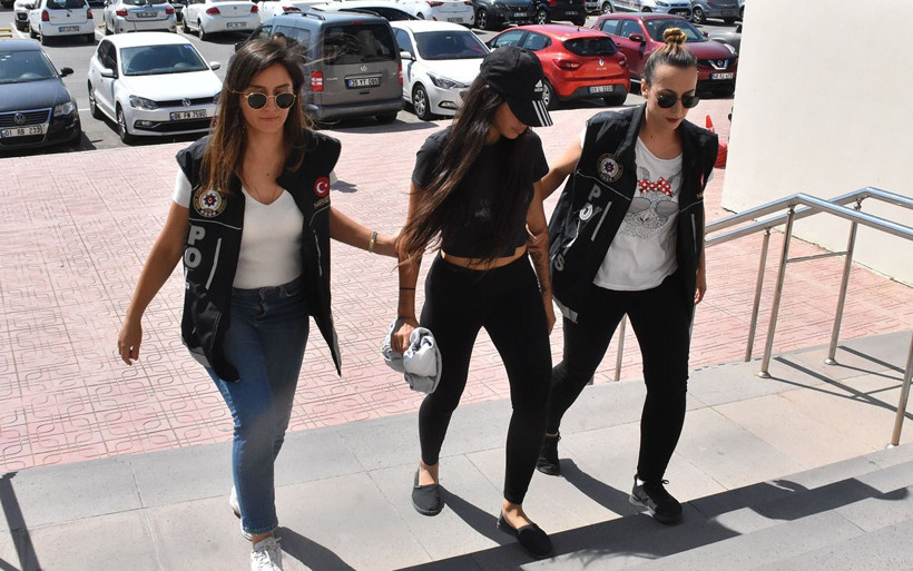 Muğla'da sosyal medya fenomeni Pelinsu gözaltına alındı - Resim: 4