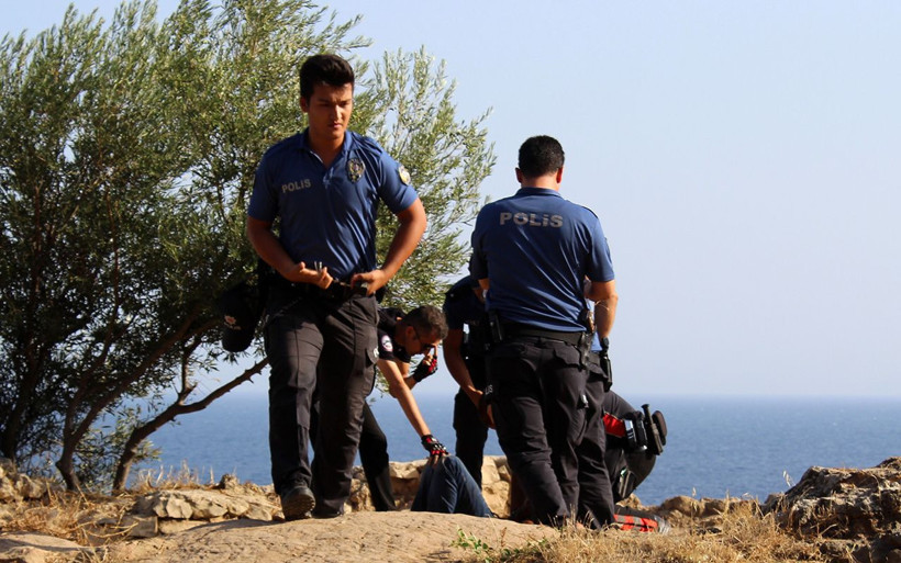 Antalya'da falezlerde intihar girişimi - Resim: 4