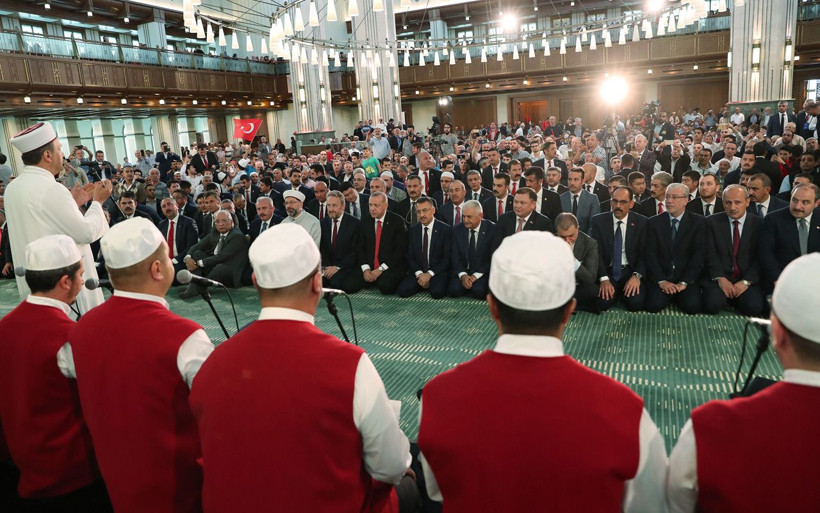 Cumhurbaşkanı Erdoğan, şehitler için Kur’an-ı Kerim okudu - Resim: 3