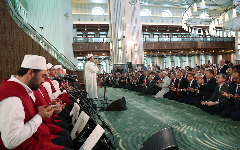 Cumhurbaşkanı Erdoğan, şehitler için Kur’an-ı Kerim okudu - Resim: 4