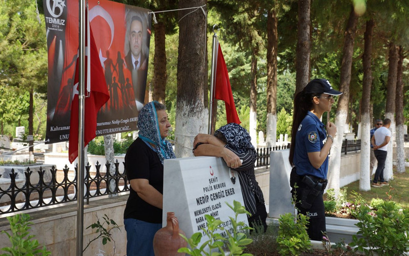 15 Temmuz şehidinin annesi ağıtlarıyla yürekleri dağladı - Resim: 4