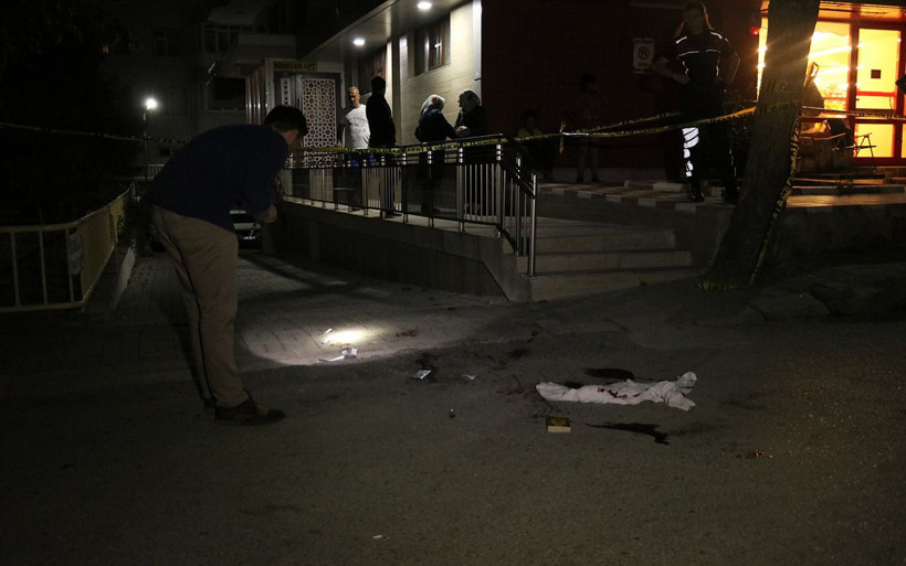 Afyonkarahisar'da bir kişi kız arkadaşını yaralayıp intihar etti - Resim: 1