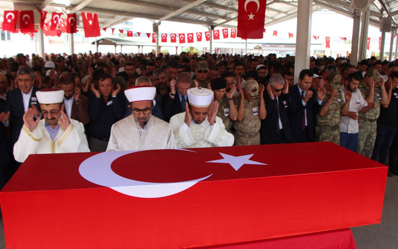 Gaziantep şehidini uğurladı! Şehit Uzman Onbaşı Demircan, son yolculuğuna uğurlandı - Resim: 4
