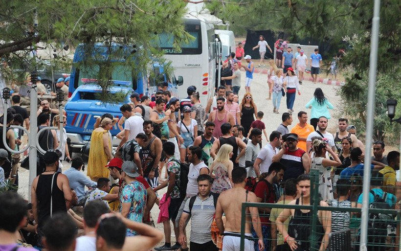 Antalya'da binlerce Türk ve İranlı turist mağdur edildi - Resim: 4