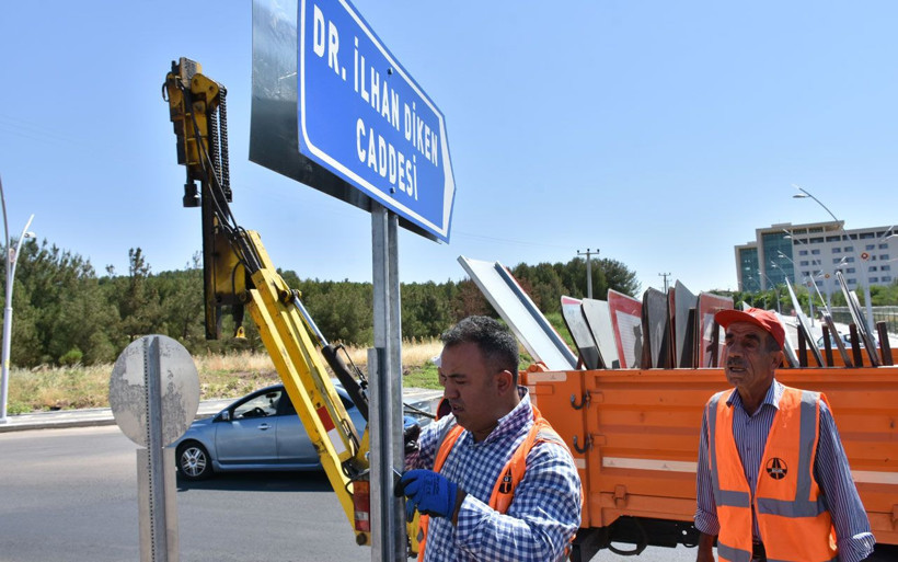 Diyarbakır'da HDP'li belediye asmıştı! Tepki çeken o tabela değişti - Resim: 1