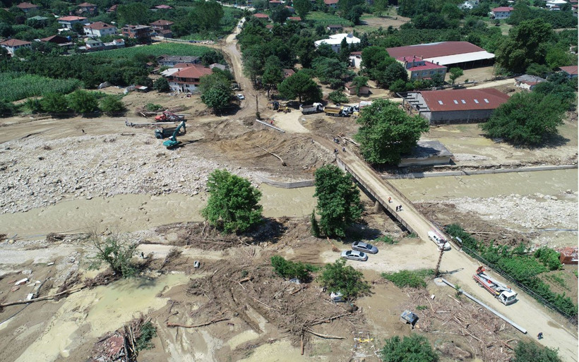 Düzce'de sel felaketinin etkileri sürüyor! Arama çalışmaları devam ediyor - Resim: 1