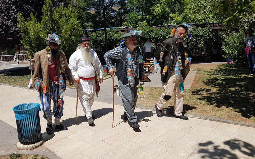 Tunceli'de çevre kirliliğine dikkat çekmek istediler! Atıklarla dolaştılar! - Resim: 3