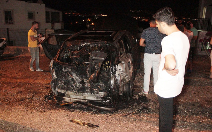 Bodrum'da lüks cipi yakıt deposundan havlu tutuşturup kundakladılar - Resim: 1