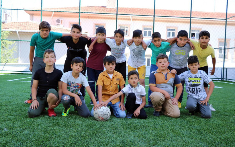 Kilim ve eski halılardan yapmışlardı Yozgatlı çocuklar gerçek halı sahalarına kavuştu - Resim: 1