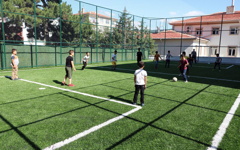 Kilim ve eski halılardan yapmışlardı Yozgatlı çocuklar gerçek halı sahalarına kavuştu - Resim: 2