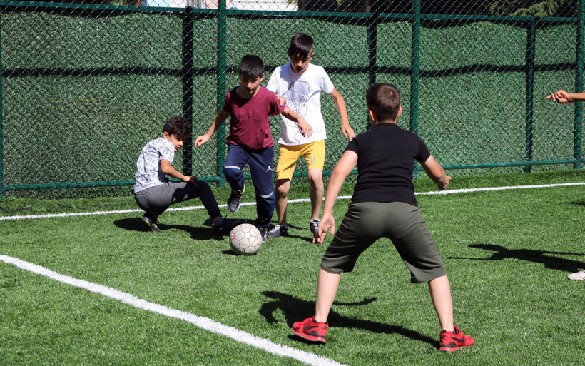 Kilim ve eski halılardan yapmışlardı Yozgatlı çocuklar gerçek halı sahalarına kavuştu - Resim: 3