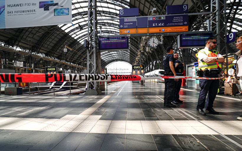 Almanya'da anne ve 8 yaşındaki çocuğunu trenin önüne itildi - Resim: 3