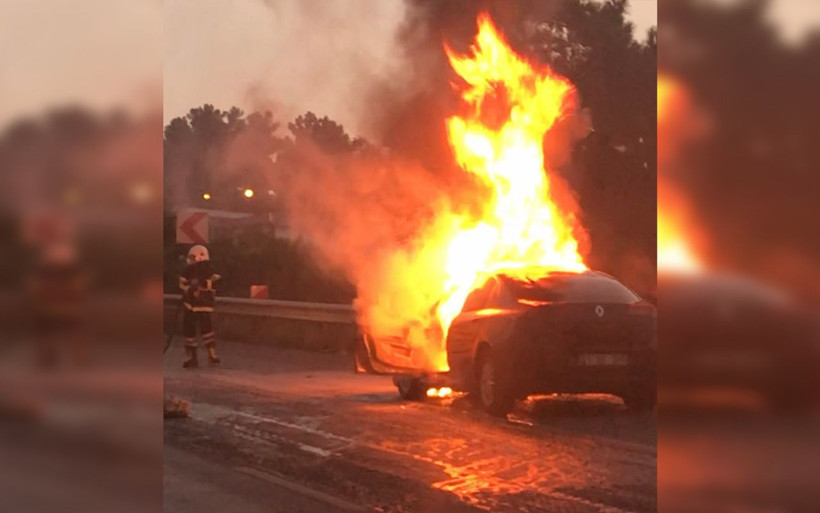 Hatay'da yeni alınan otomobil yandı - Resim: 2