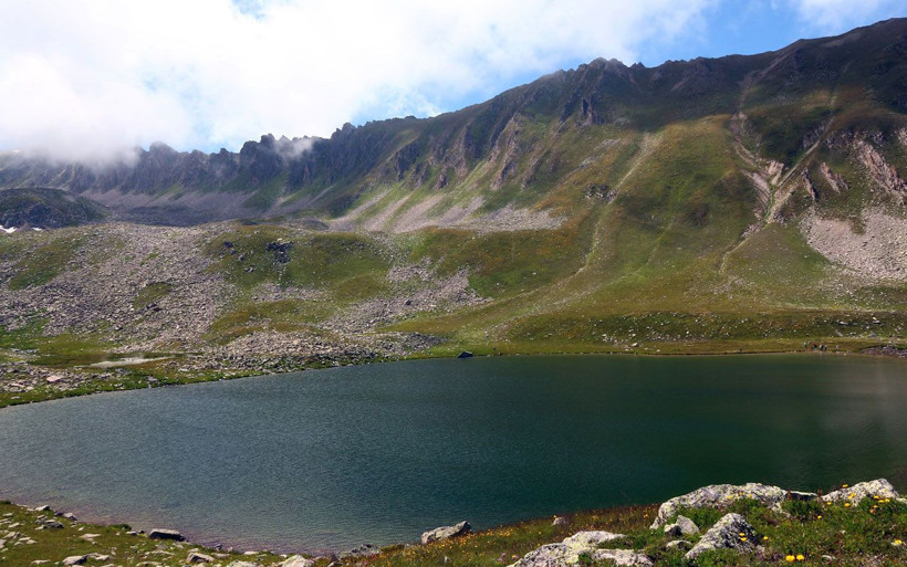 Rize'de bulutların arasında yüzdüler havalar yanıyor ama su -5 derecede - Resim: 2