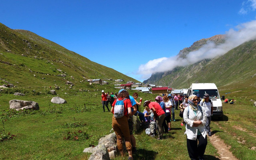 Rize'de bulutların arasında yüzdüler havalar yanıyor ama su -5 derecede - Resim: 3