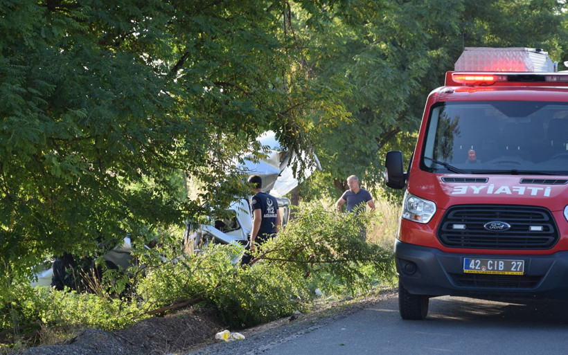 Konya'da korkunç kaza! Hafif ticari araç ağaca çarptı 3 ölü - Resim: 4