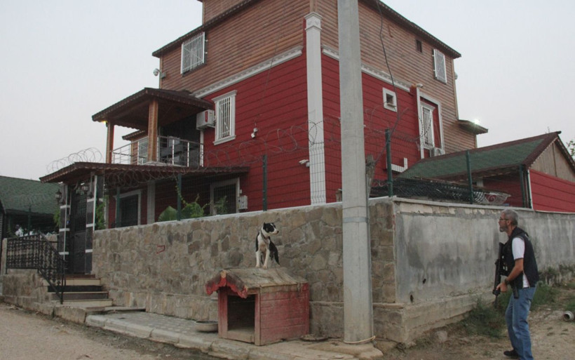 Adana'da suç şebekesi çökertildi! Aile boyu emekli, dul ve yetim avcısı çıktılar - Resim: 2