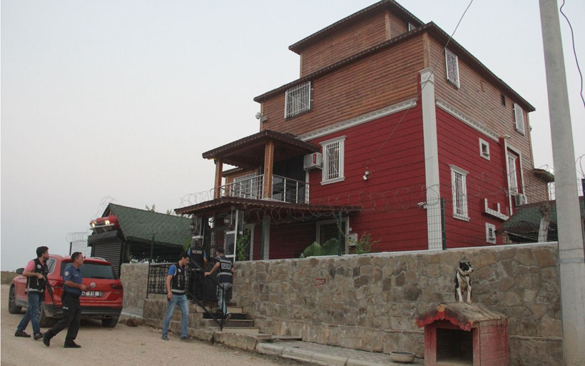 Adana'da suç şebekesi çökertildi! Aile boyu emekli, dul ve yetim avcısı çıktılar - Resim: 3