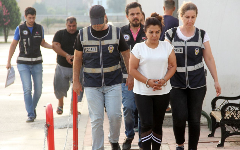 Adana'da suç şebekesi çökertildi! Aile boyu emekli, dul ve yetim avcısı çıktılar - Resim: 4