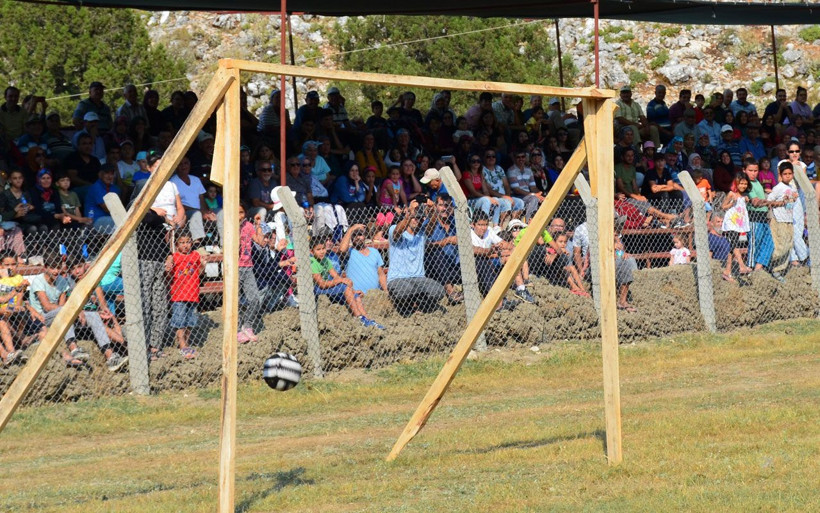 Eşek sırtında Süper Lig'den daha heyecanlı futbol maçı! Böylesi görülmedi - Resim: 4