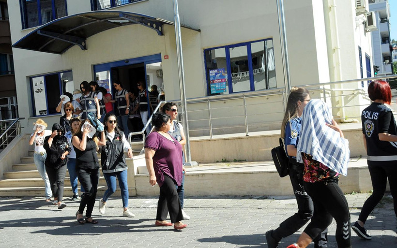 Zengin erkeklere fuhuşla evlilik tuzağı kuruyorlar! 14 kadın işin içinde - Resim: 2