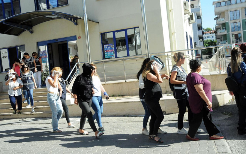 Zengin erkeklere fuhuşla evlilik tuzağı kuruyorlar! 14 kadın işin içinde - Resim: 4