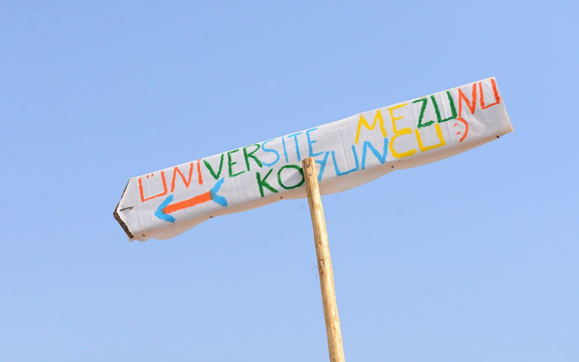 Adana'daki kurban pazarında tabelasıyla şaşırtıyor yazıyı görenler şaşkınlığını gizleyemiyor - Resim: 2