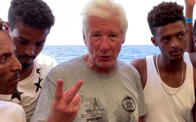 İtalya İçişleri Bakanı'ndan göçmenleri ziyaret eden Richard Gere'e tepki geldi - Resim: 2
