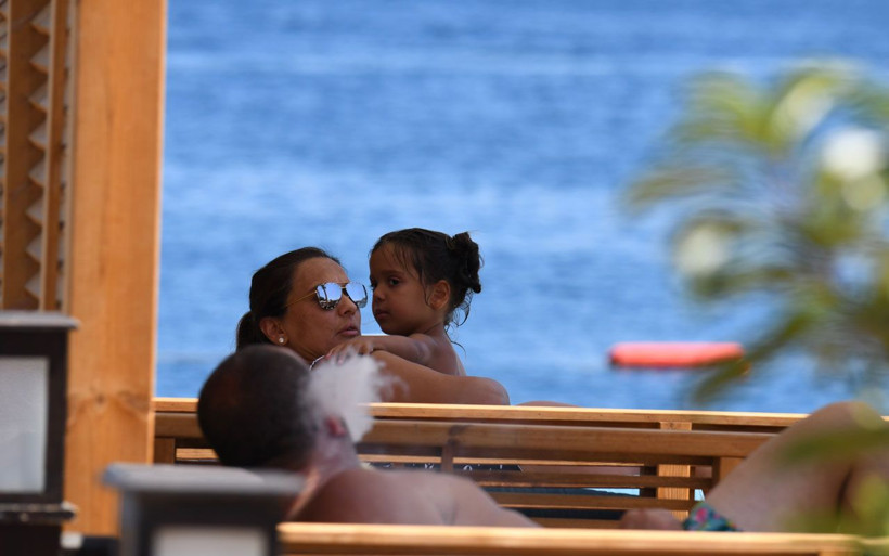 Demet Akalın bayram tatilini ailesiyle Bodrum'da geçiriyor! - Resim: 2