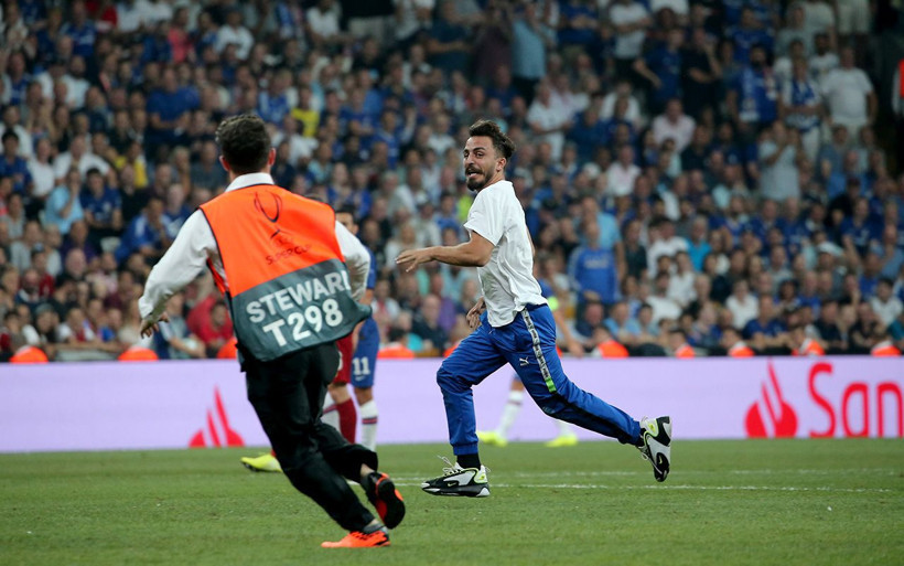 Süper Kupa finalinde sahaya atlayan YouTuber'dan özür videosu - Resim: 1