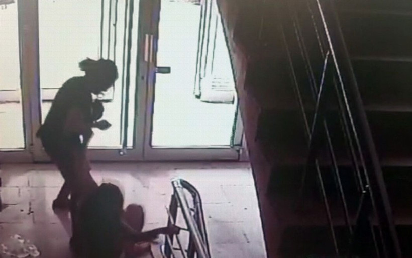 Konya'da bir kadın komşu kızını darp edip saçlarını yoldu - Resim: 3