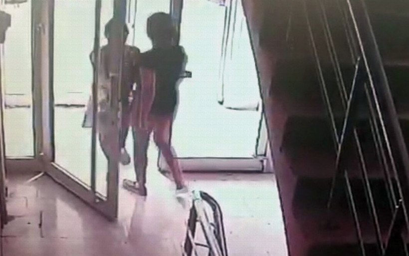 Konya'da bir kadın komşu kızını darp edip saçlarını yoldu - Resim: 1