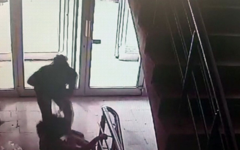 Konya'da bir kadın komşu kızını darp edip saçlarını yoldu - Resim: 4