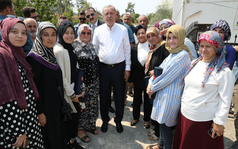 Muğla'da Erdoğan'a cuma namazı çıkışı büyük ilgi sohbet etti fotoğraf çektirdi - Resim: 3