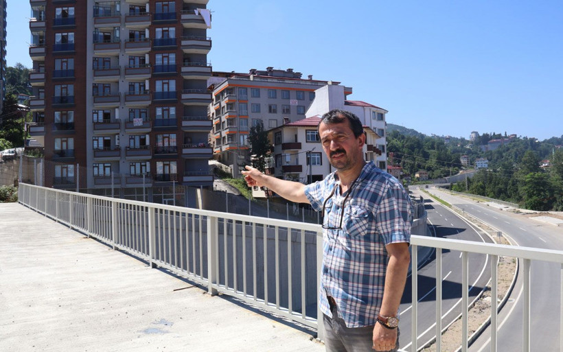 Rize'de mahalleyi 'Çin Seddi' gibi duvarla ayırdılar 50 metre ötedeki eve gitmek için 1 km yürüyorlar - Resim: 3