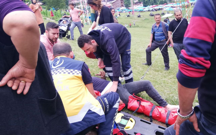 Rize Ayder'de salıncakta eşini sallarken düşen kişi yaralandı - Resim: 3