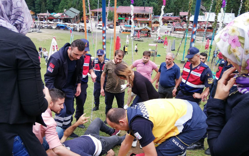 Rize Ayder'de salıncakta eşini sallarken düşen kişi yaralandı - Resim: 2